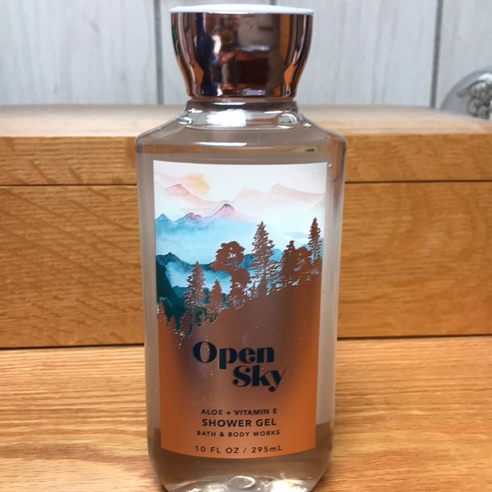 NWT Bath & Body Works 10 oz Aloe + Vitamin E Shower Gel in Open Sky